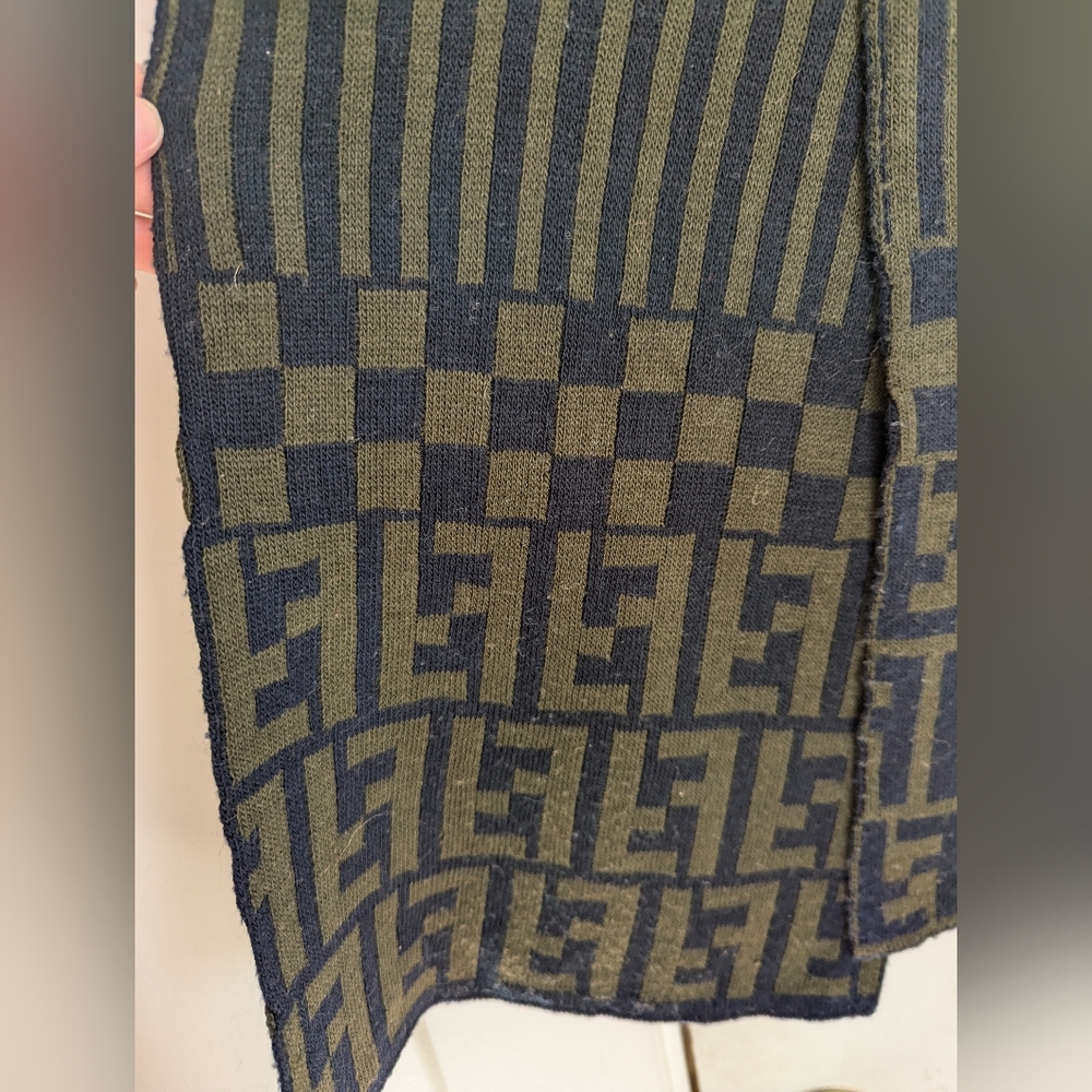 Fendi green and black scarf - Picture 6 of 9